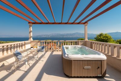 Luxury Sea View Stone Brac Villa with Pool and Jacuzzi near Beach